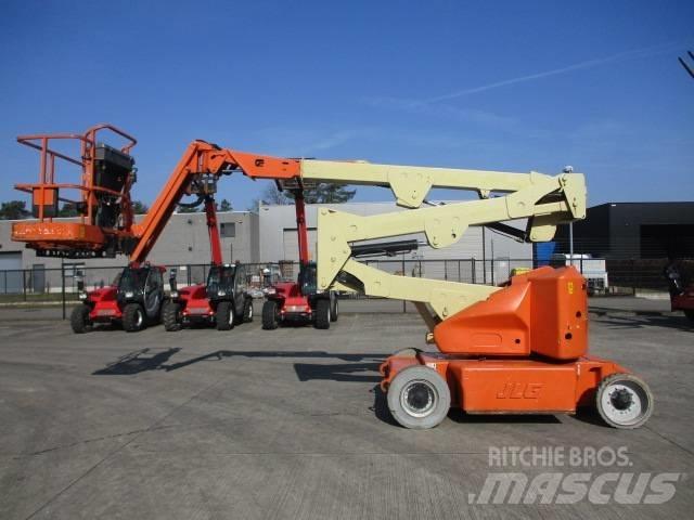 JLG E400AJP (817) Kompaktné samohybné kĺbové plošiny