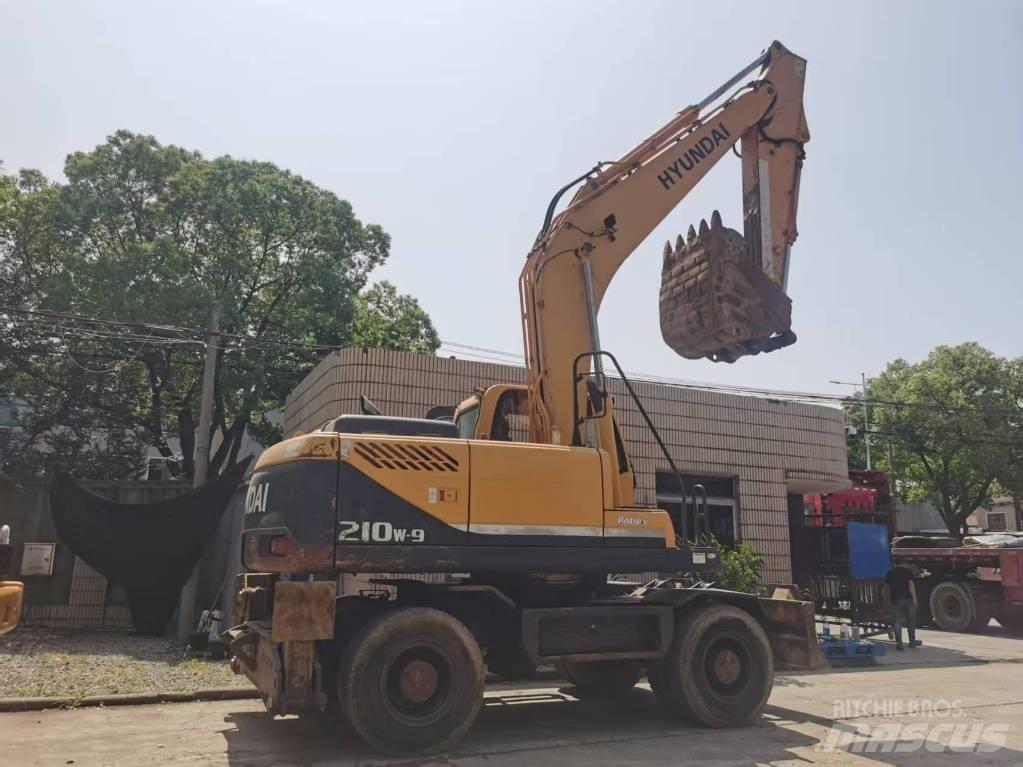 Hyundai R210w-9 Midi rýpadlá 7 t - 12 t