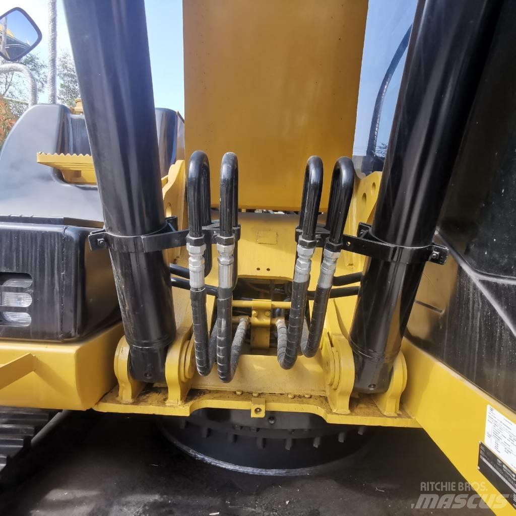 CAT 320 D Pásové rýpadlá