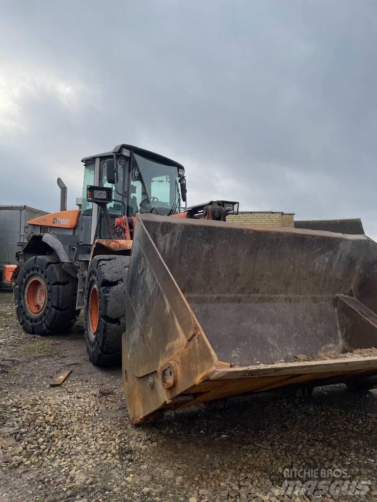 Hitachi ZW 180-5 Kolesové nakladače