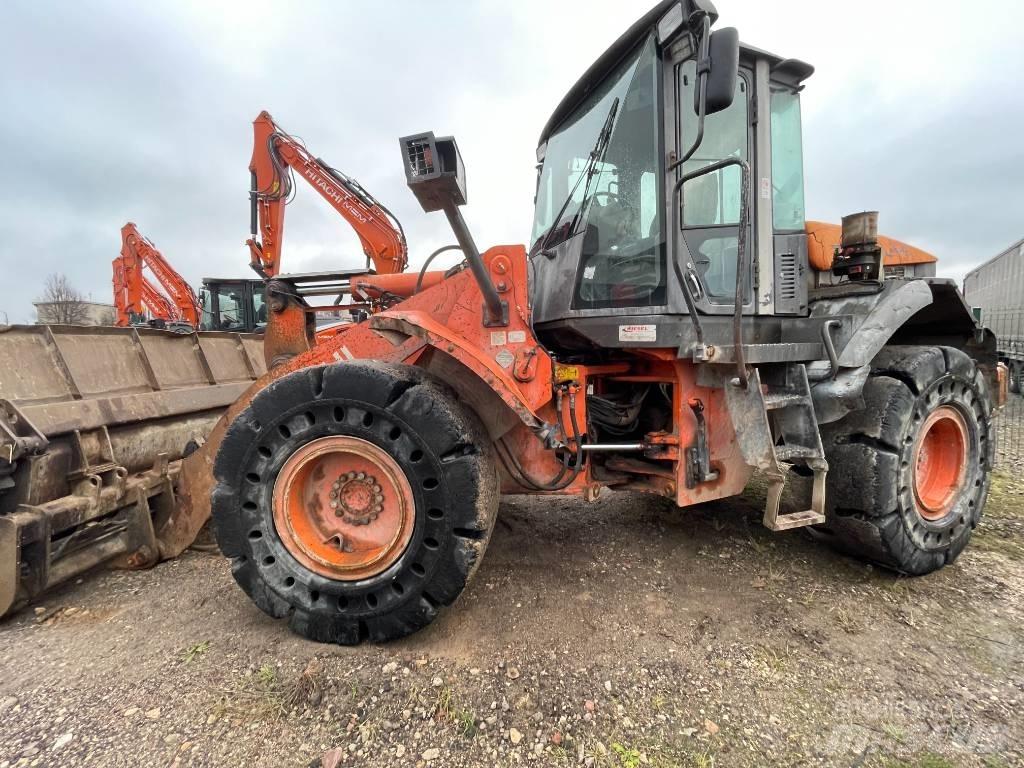 Hitachi ZW 180-5 Kolesové nakladače