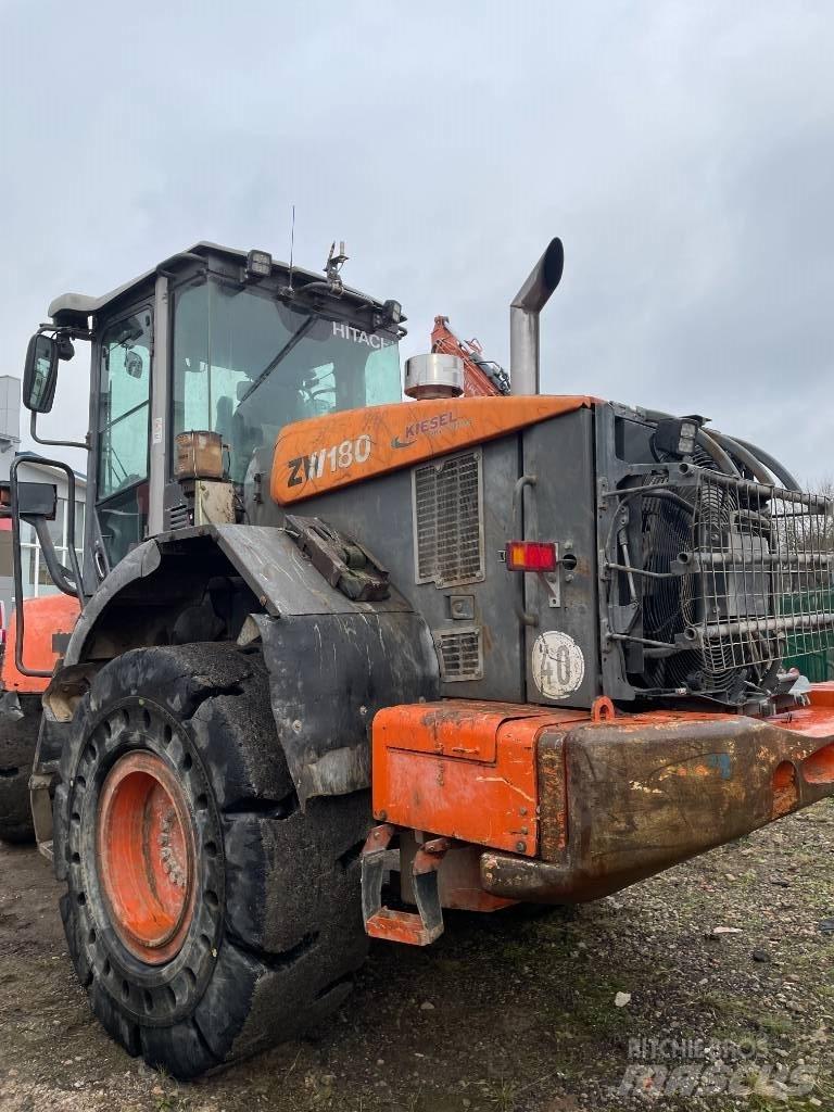 Hitachi ZW 180-5 Kolesové nakladače