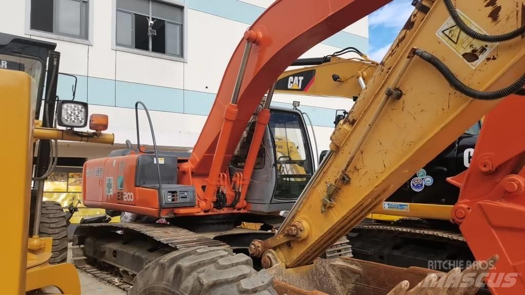 Hitachi EX 200-5 Pásové rýpadlá
