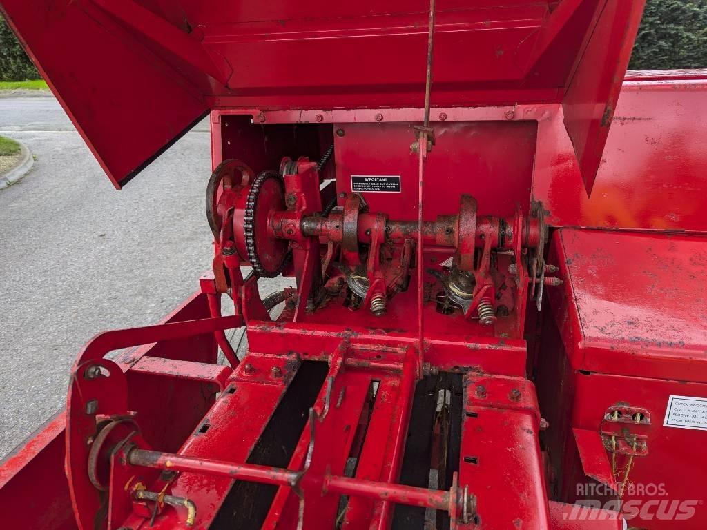 Massey Ferguson 124 Lisy na hranaté balíky