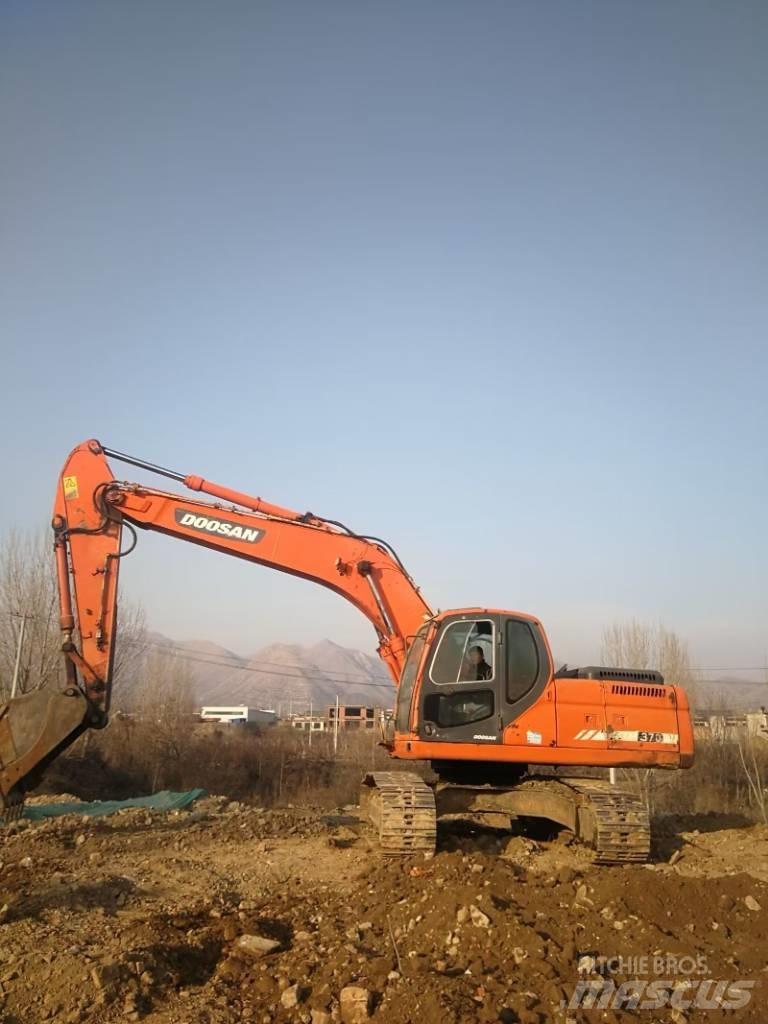 Doosan DX 225 Pásové rýpadlá