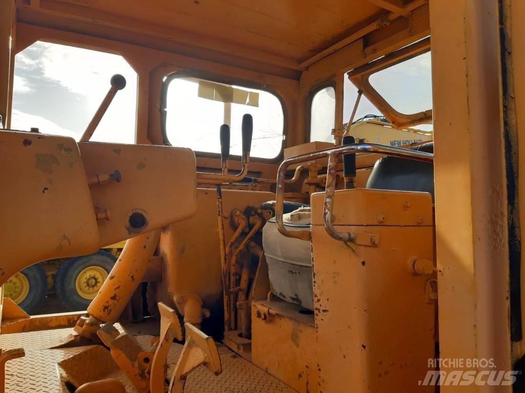 Komatsu D 85 E-12 Pásové dozéry