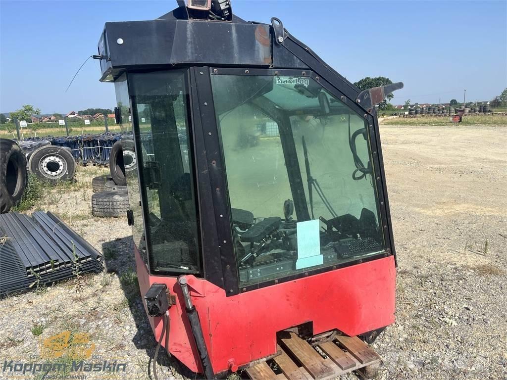 Valmet 911.1 Kabíny a interiér