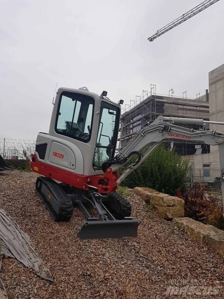 Takeuchi TB225 Mini rýpadlá < 7t