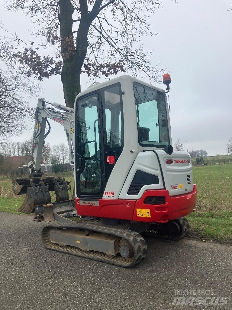 Takeuchi TB225 extra Mini rýpadlá < 7t