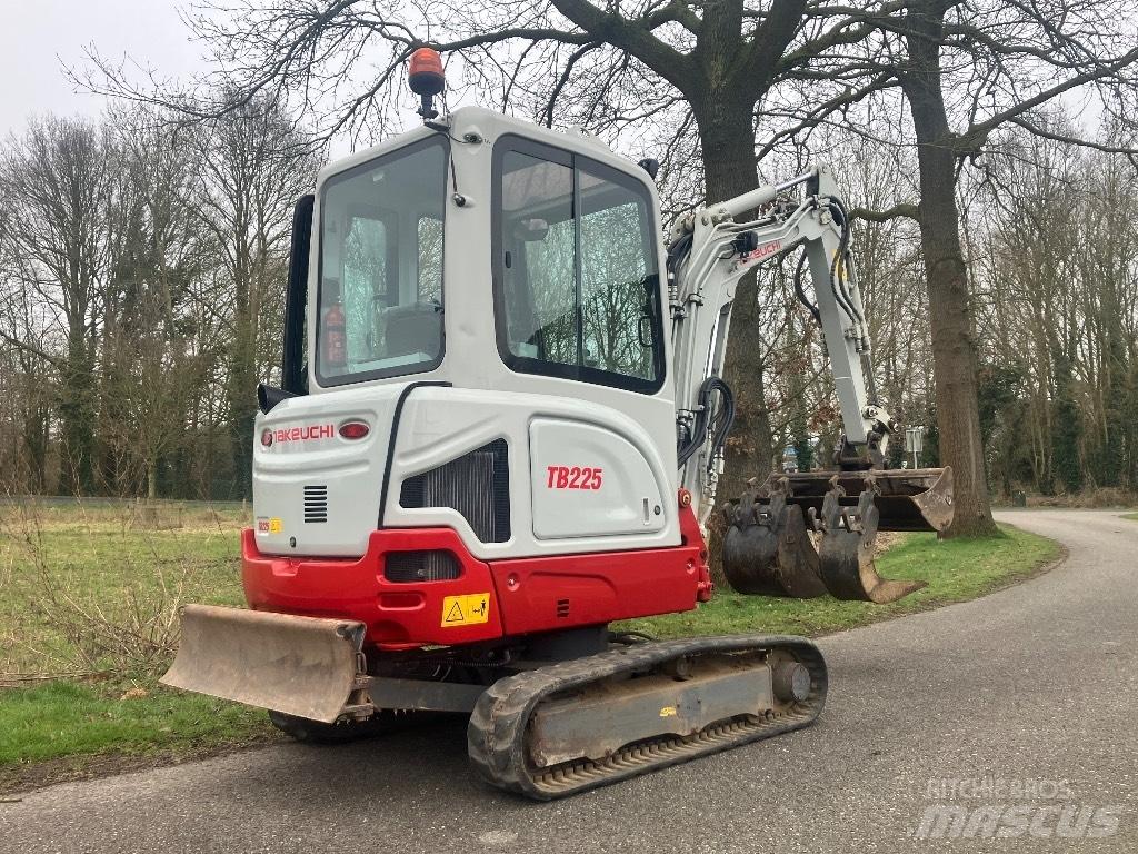 Takeuchi TB225 extra Mini rýpadlá < 7t