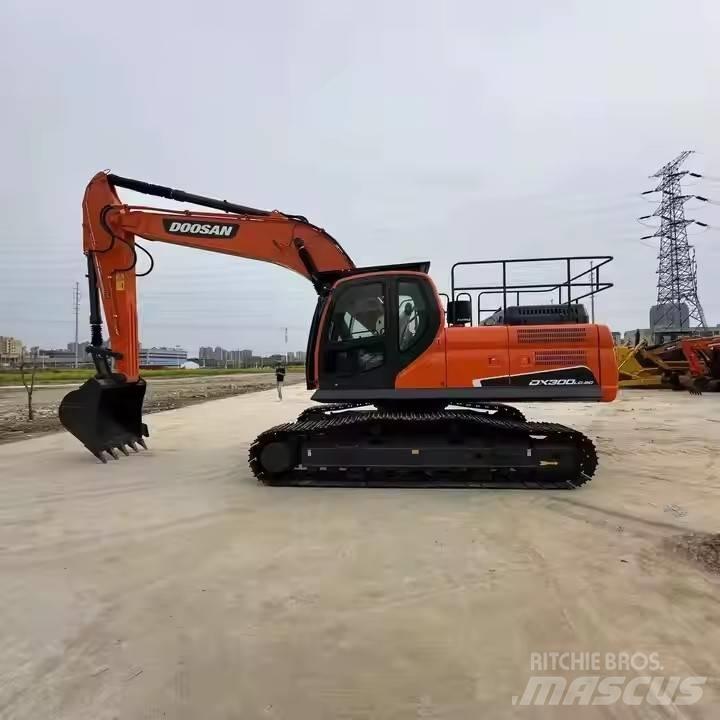 Doosan DX300LC Pásové rýpadlá