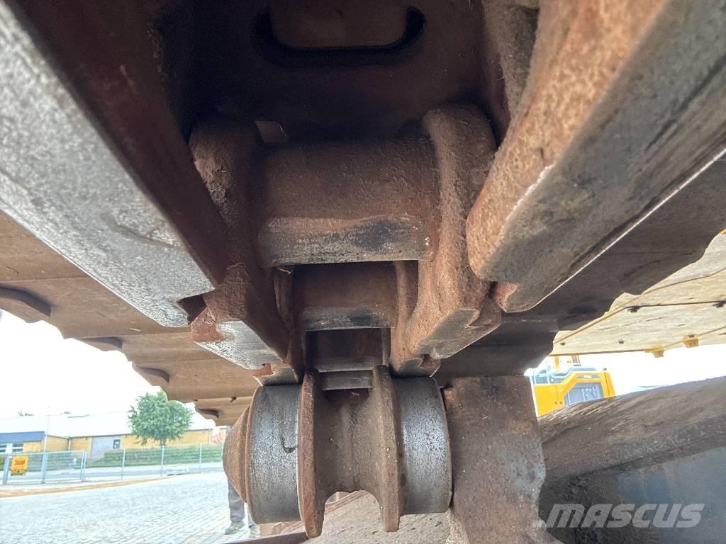 Komatsu HB215LC-1 Stroje pre manipuláciu s odpadom