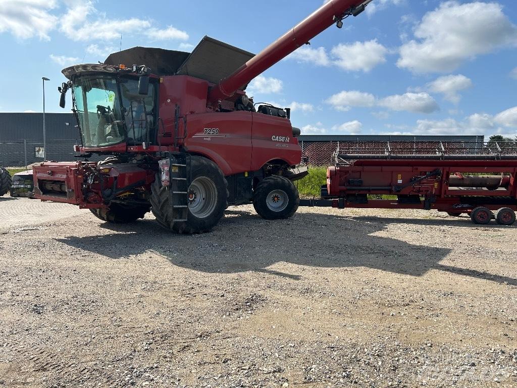 Case IH 7250 Kombinované zberacie stroje