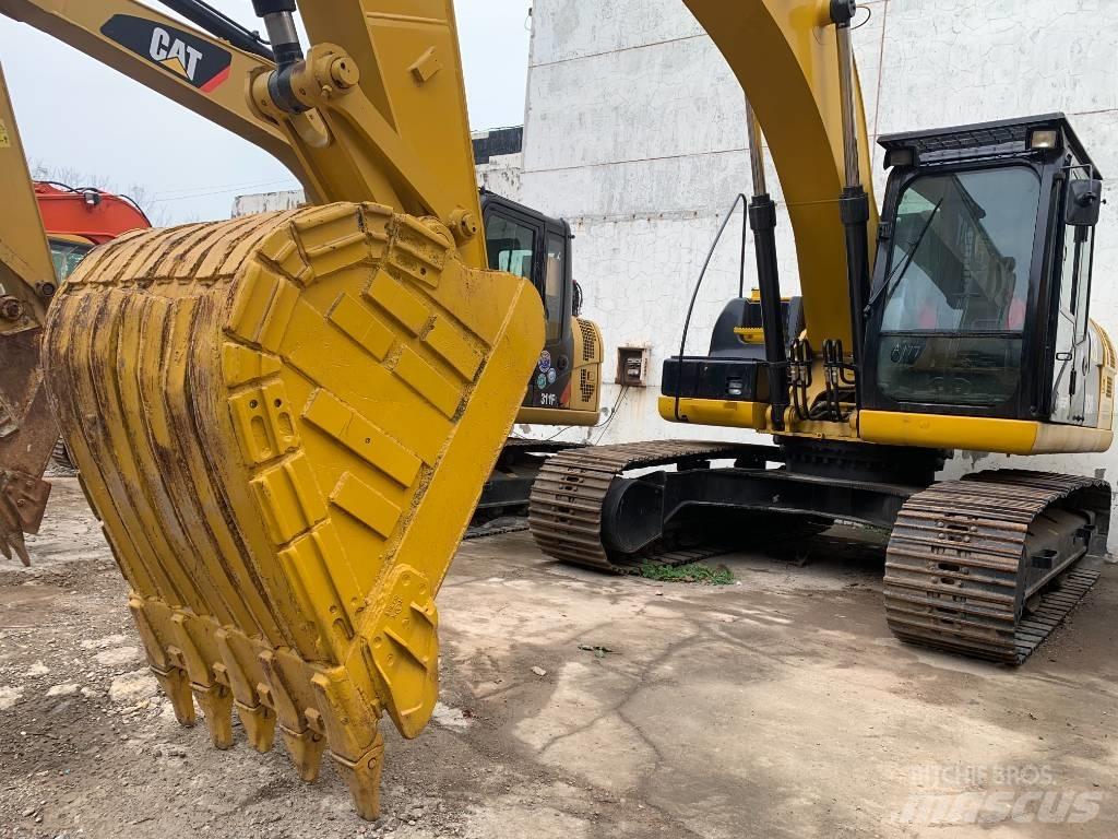 CAT 323 D L Pásové rýpadlá