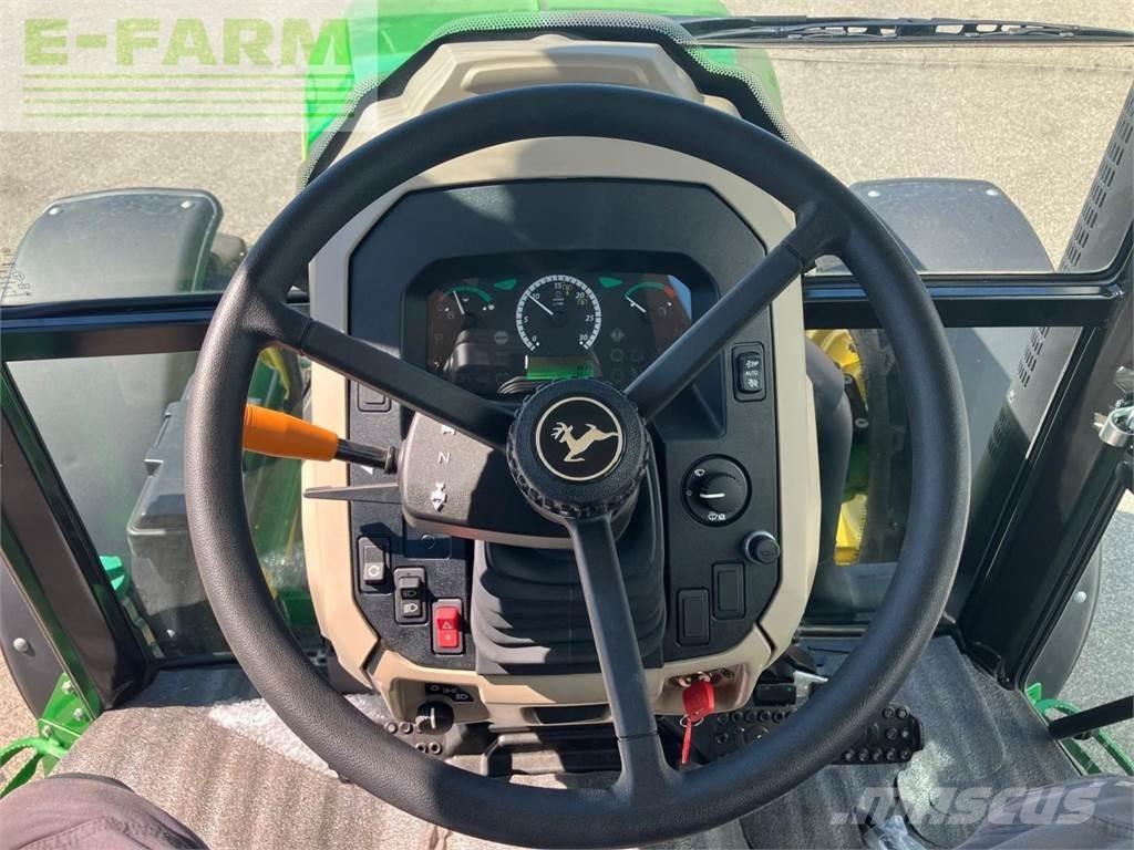 John Deere 5067E Traktory