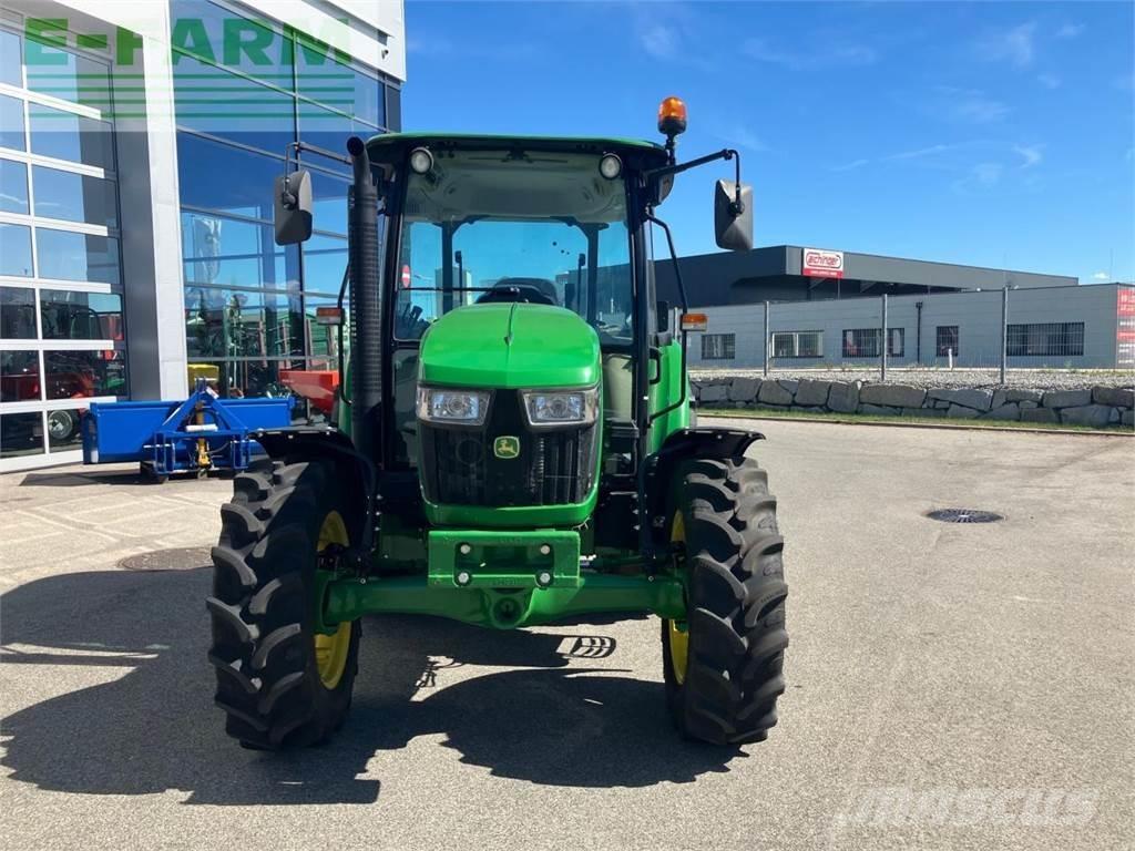 John Deere 5067E Traktory