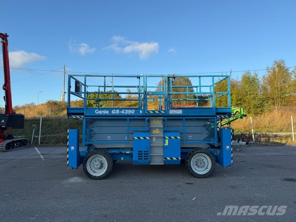 Genie GS 4390 Nožnicové zdvíhacie plošiny