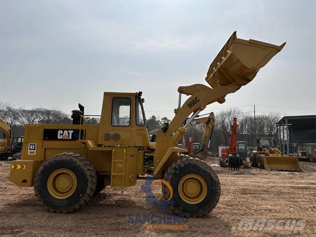 CAT 966C Kolesové nakladače