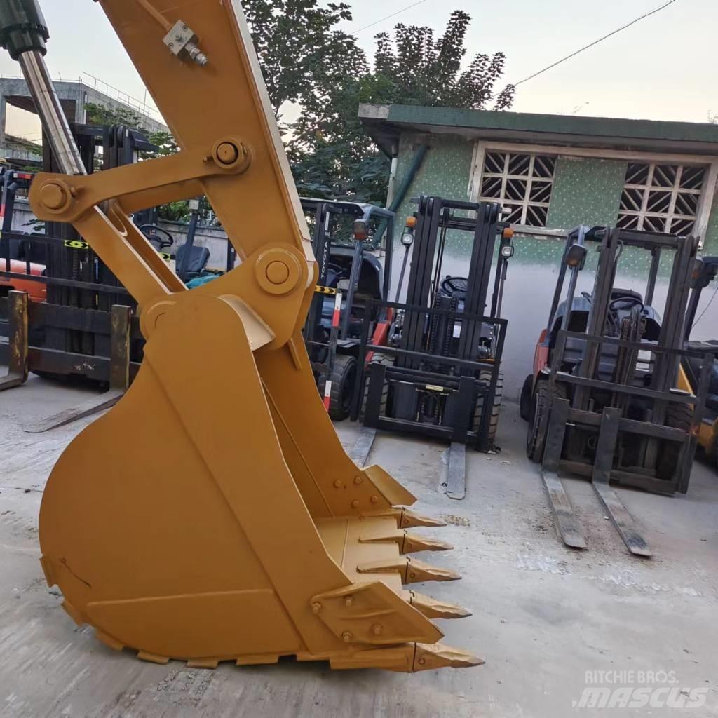 CAT 330 D Pásové rýpadlá