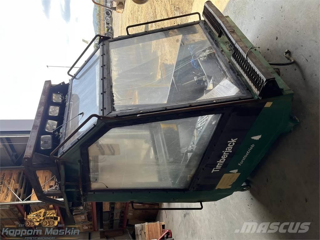 Timberjack 1270 Kabíny a interiér