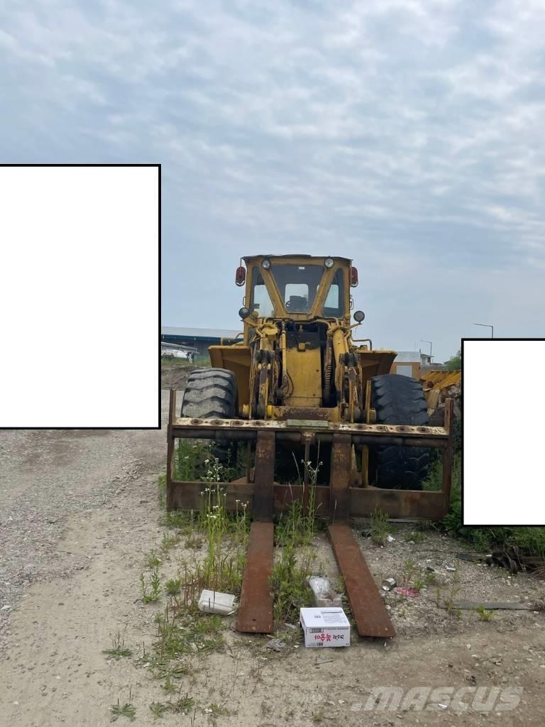 CAT 980 B Kolesové nakladače