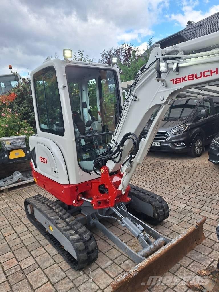Takeuchi TB 225 Mini rýpadlá < 7t