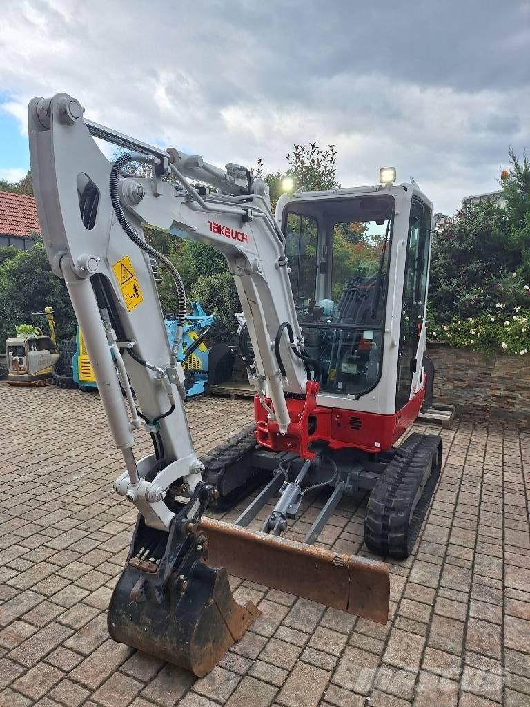 Takeuchi TB 225 Mini rýpadlá < 7t