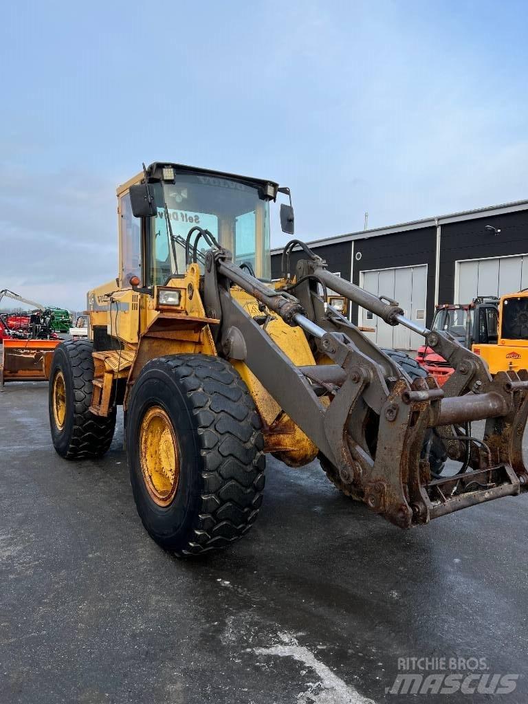 Volvo L90 B Kolesové nakladače