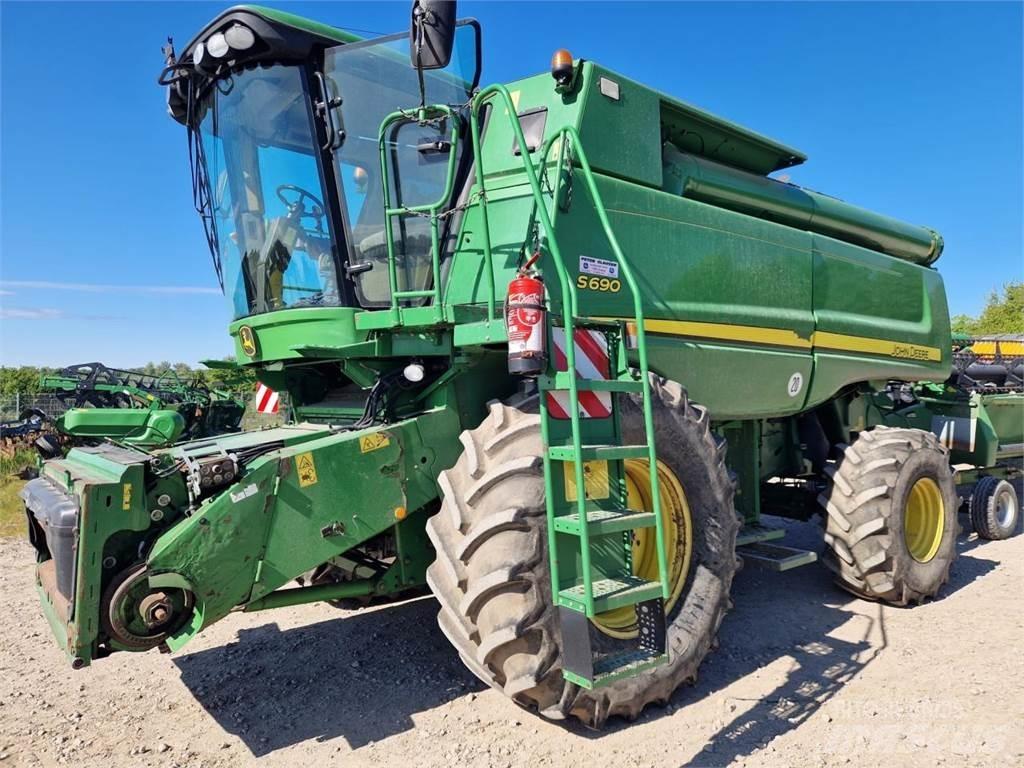 John Deere S690 Kombinované zberacie stroje