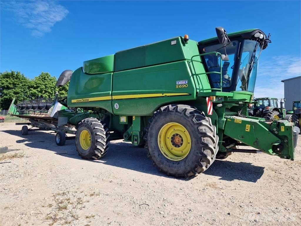 John Deere S690 Kombinované zberacie stroje