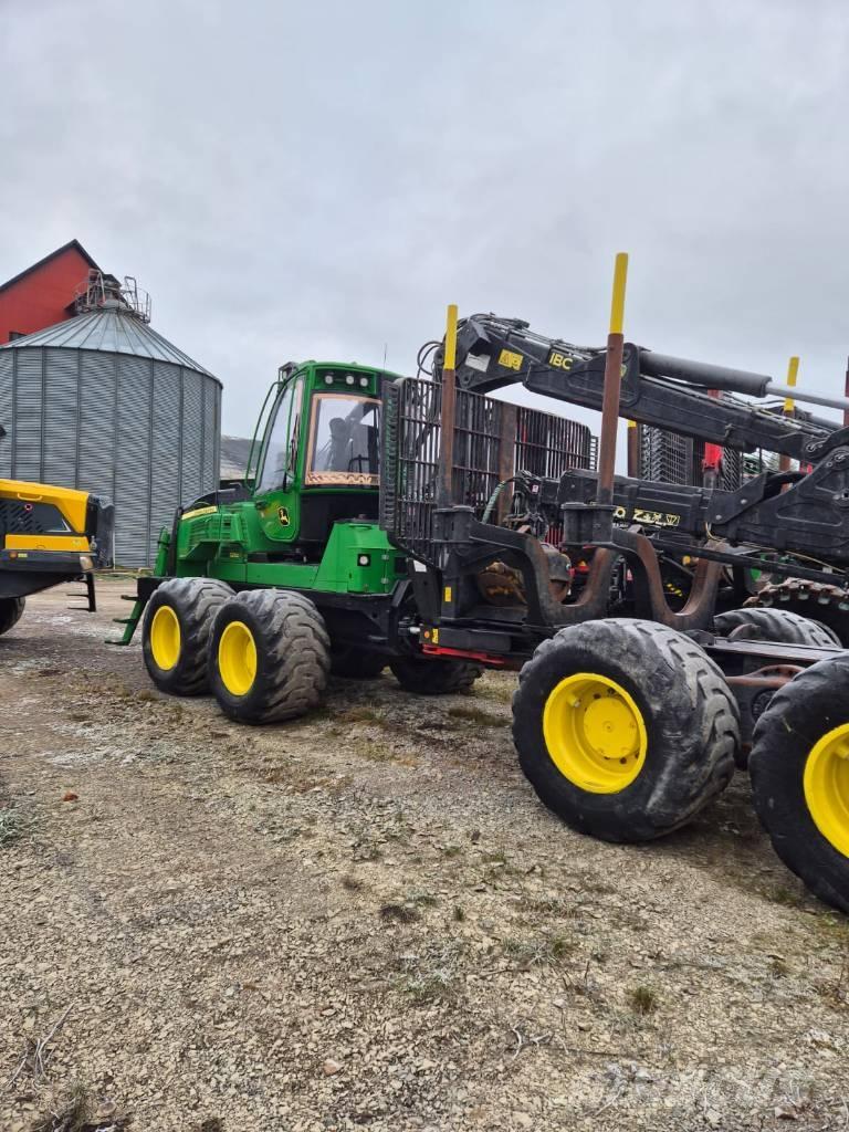 John Deere 1210 G Lesné traktory