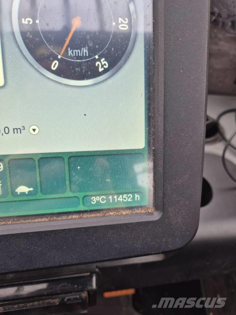 John Deere 1210 G Lesné traktory