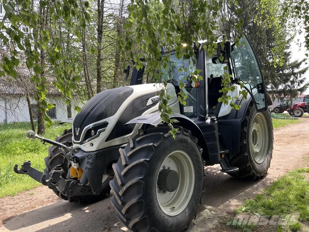 Valtra T 255 Traktory