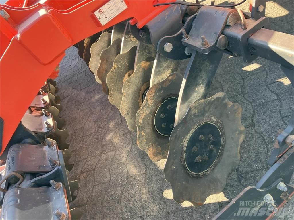 Kuhn 303 Tanierové brány
