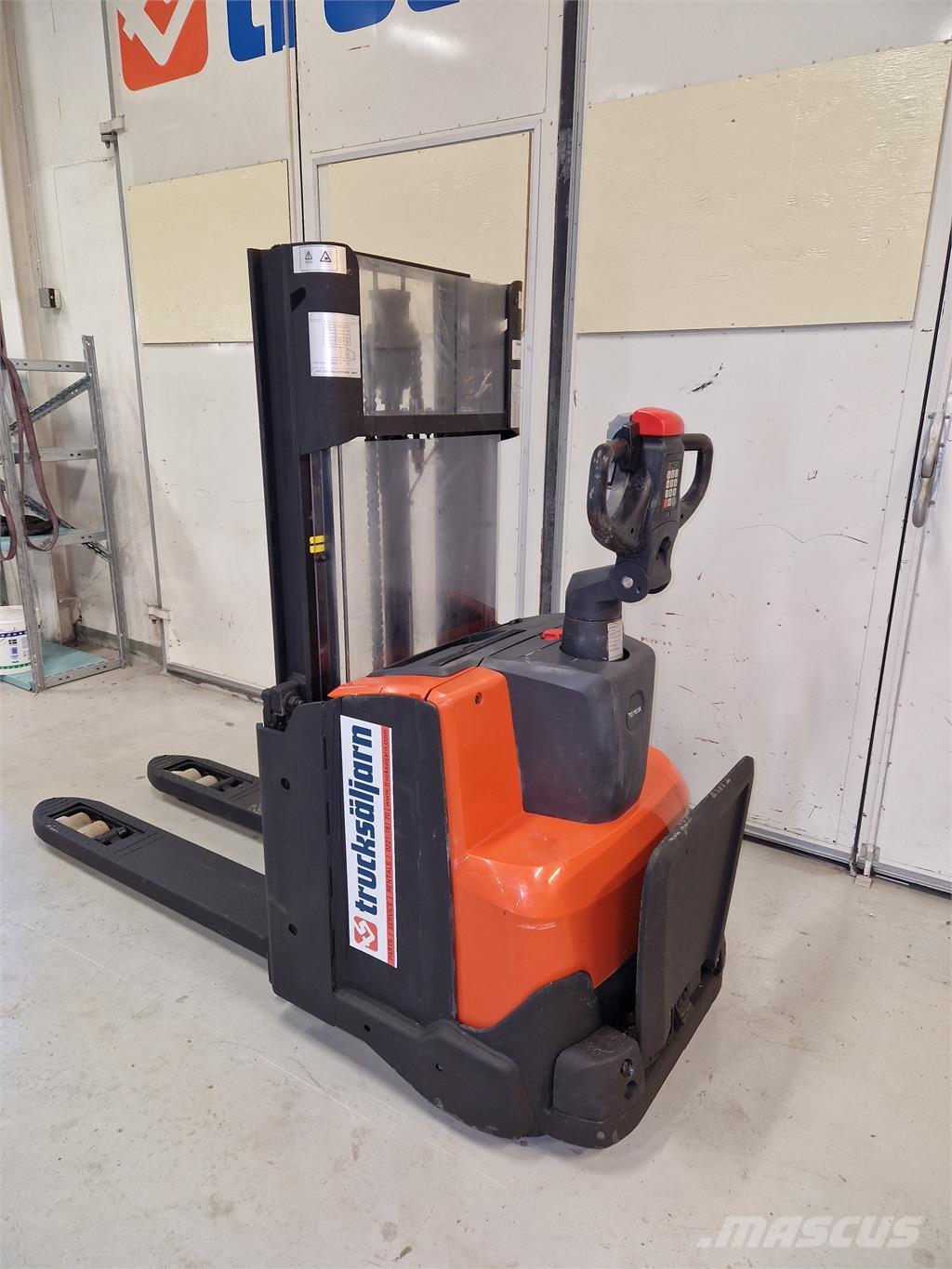 Toyota SWE200D Samohybné vozíky