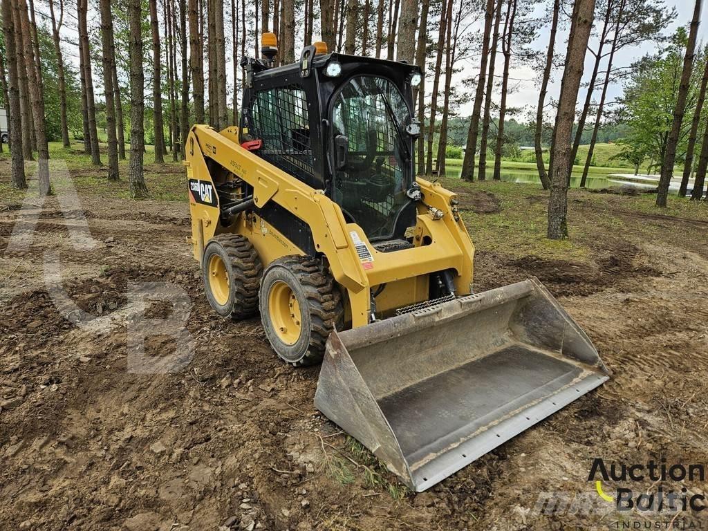 CAT 236 D Šmykom riadené nakladače