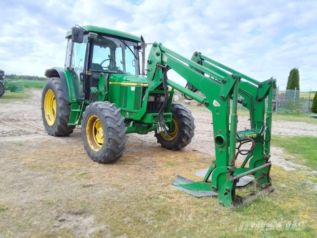 John Deere 6110 SE Traktory
