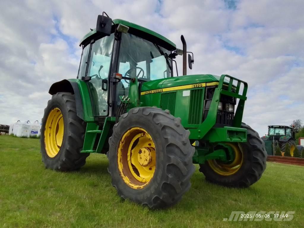 John Deere 6110 SE Traktory