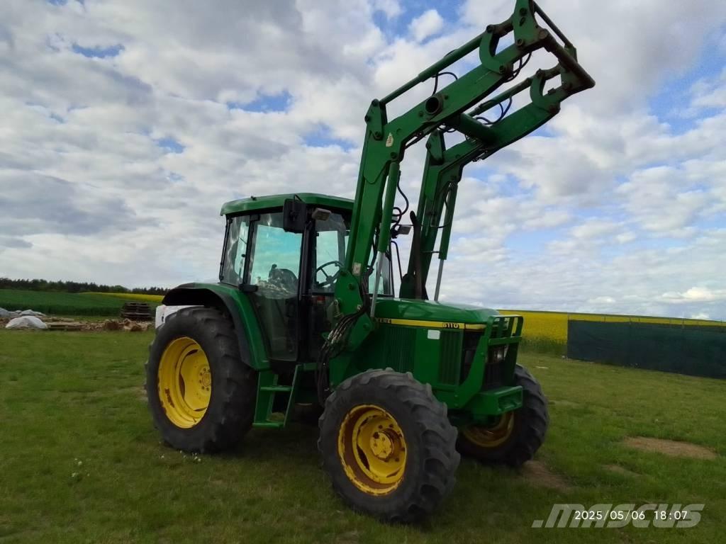 John Deere 6110 SE Traktory