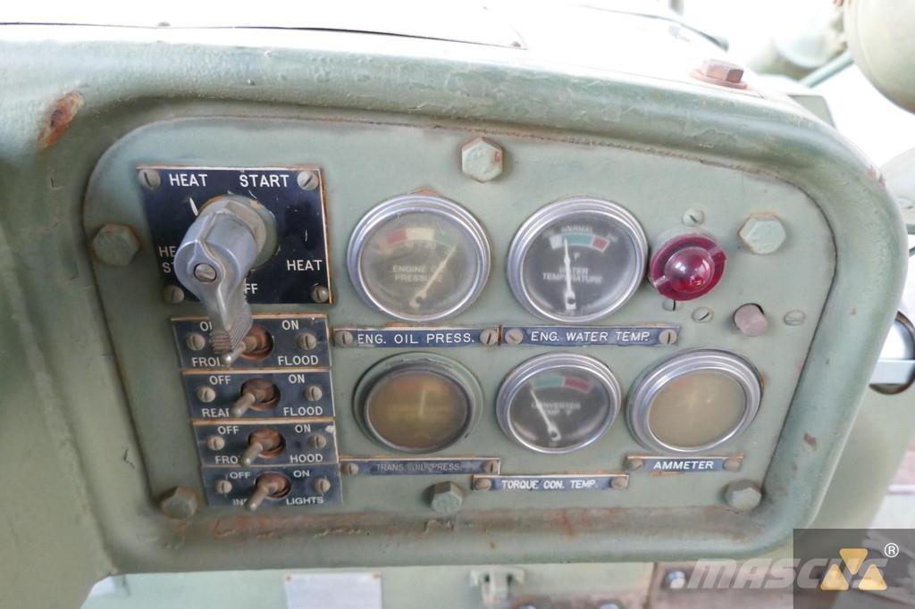 CAT D7F Ex-army Pásové dozéry