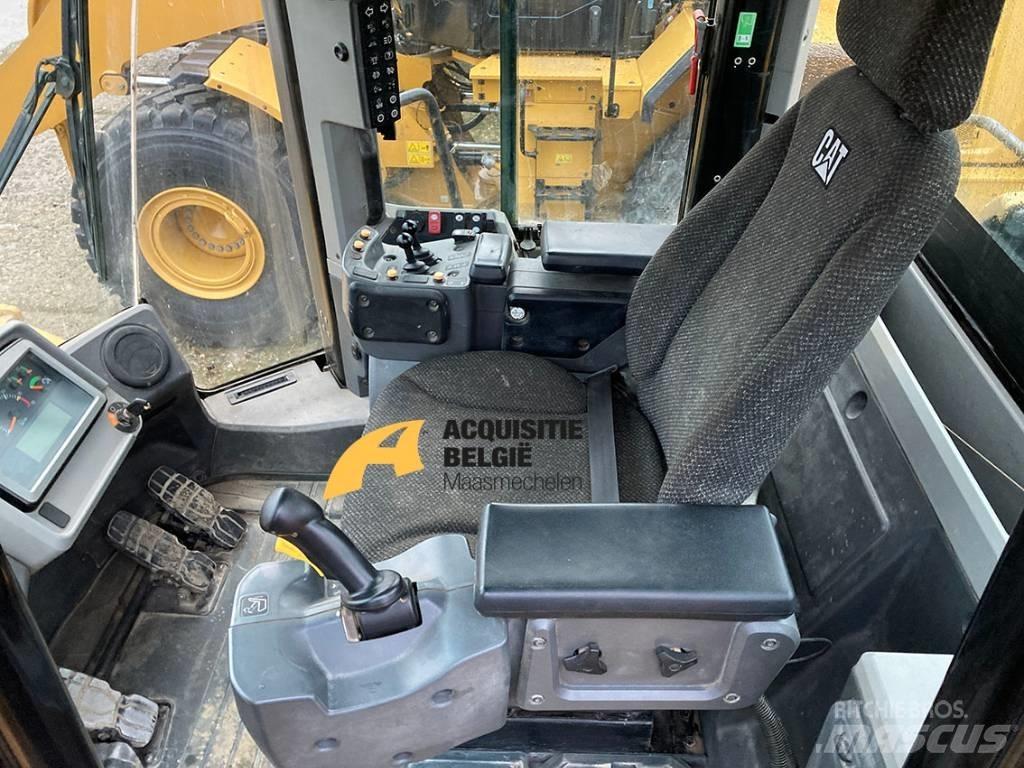 CAT 966M Kolesové nakladače