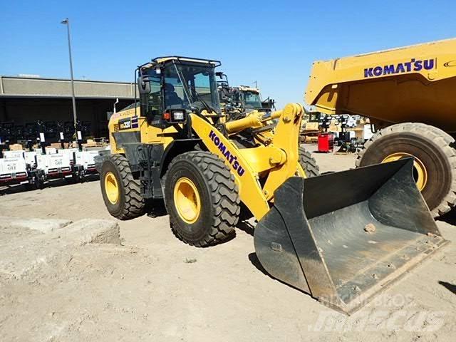 Komatsu WA320-8 Kolesové nakladače
