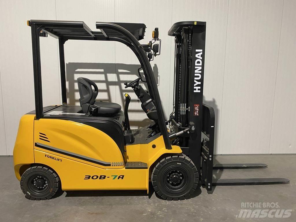 Hyundai 30B-7A Akumulátorové vozíky
