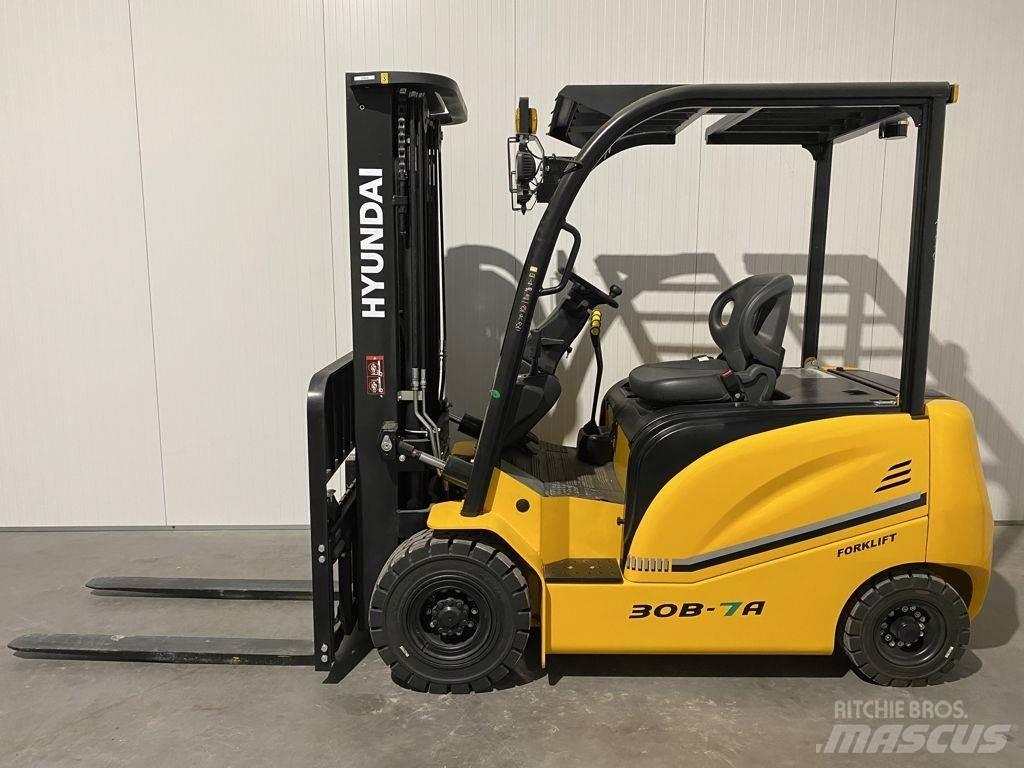Hyundai 30B-7A Akumulátorové vozíky