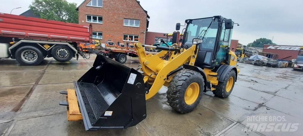 CAT 908M Kolesové nakladače