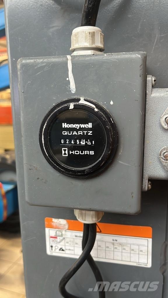 SkyJack SJ 16 Nožnicové zdvíhacie plošiny