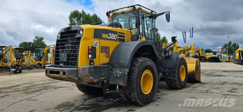 Komatsu WA380-8 Kolesové nakladače