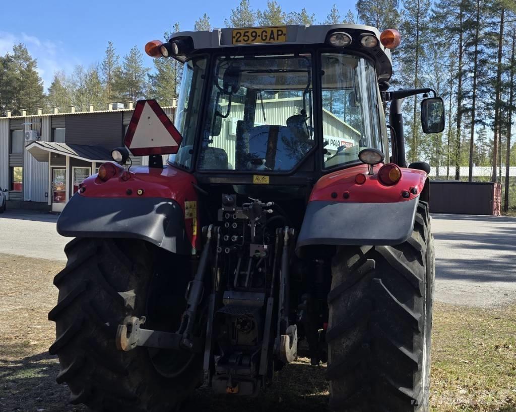 Massey Ferguson 5613 Traktory