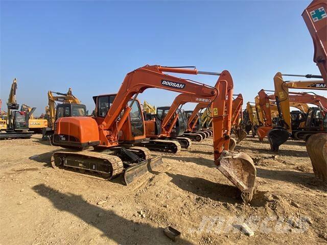 Doosan DX80 Midi rýpadlá 7 t - 12 t