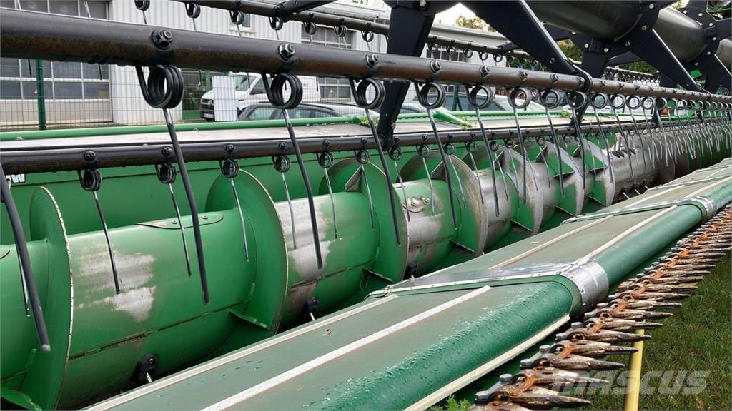 John Deere S680 Kombinované zberacie stroje